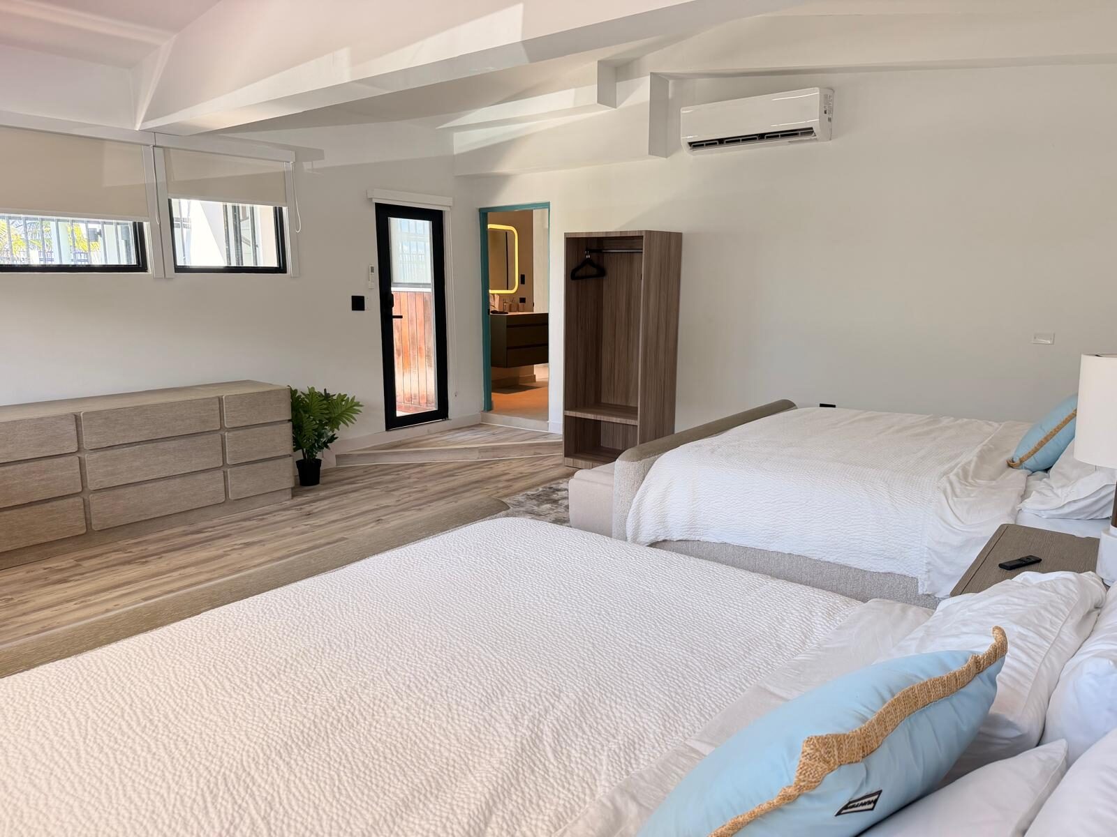 Mega Double Room - bedroom